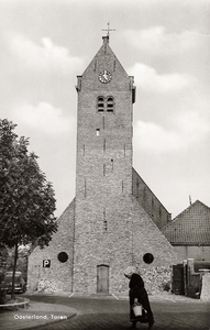 D-0527 Oosterland. Torenplein 5. Toren van de NH kerk. Deze laat 14e eeuwse toren heeft een -in Zeeland niet ...