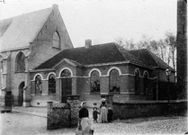D-0643 Oosterland. Ned. Herv. kerk met schoolgebouw, later gemeentehuis.