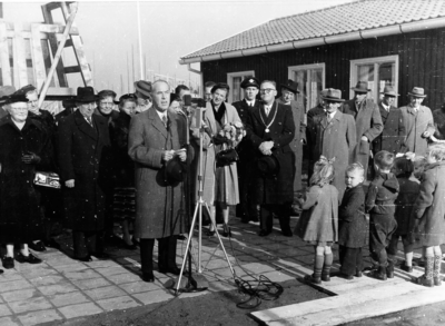D-0656 Oosterland. Opening van de kleuterschool Rädda Barnen, geschonken door de gelijknamige Zweedse vereniging. ...