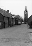 D-0810 Ouwerkerk. het Oostslop, gezien naar het centrum van de Ring. Links schuur en woonhuis van Leen van Oeveren, ...