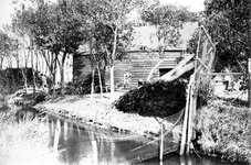 D-0818 Ouwerkerk. Nieuwerkerkse (Blijhoekse) weg. Schuur van de hofstede van Frans van de Stolpe. Windhoos 23 augustus 1933.