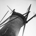 D-0925 Nieuwerkerk. Schoolstraat. De molen, een stenen grondzeiler uit 1844, voor de restauratie.