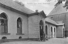 D-0931 Nieuwerkerk. Kerkplein. Openbare Lagere School.