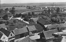 D-0989 Nieuwerkerk. Panorama gezien vanaf de toren . Op de voorgrond de Kerkring, met uiterst links de garage van ...