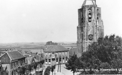 D-0993 Nieuwerkerk. Ring, gezien vanaf het gemeentehuis. In het midden cafe De Later , nu textielhuis Rianne .