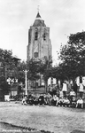 D-1042 Nieuwerkerk. Kerkring. Toren Ned. Herv. kerk, met links de muziektent en rechts de openbare lagere school.