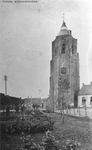 D-1046 Nieuwerkerk Kerkring met gezicht op de toren. Rechts van de toren een gedeelte van de openbare school. Het ...