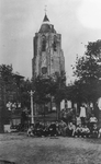 D-1062 Nieuwerkerk. Toren Ned.Herv. kerk op de Kerkring, met links de muziektent en rechts de Openbare School.