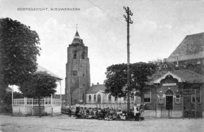 D-1102 Nieuwerkerk. Kerkring. Ned. Herv. kerk, openbare lagere school, Bewaarschool en muziektent.