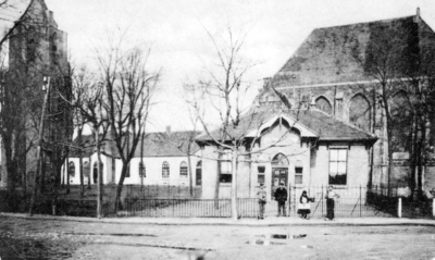 D-1103 Nieuwerkerk. Kerkring, met Ned. Herv. kerk, openbare lagere school en bewaarschool.