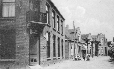 D-1243 Nieuwerkerk. Ring. Café De Later en de slagerij van Van der Wielen.