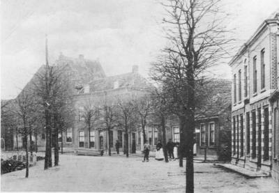 D-1255 Nieuwerkerk. Ring. Linksachter is de latere locatie van het gemeentehuis.