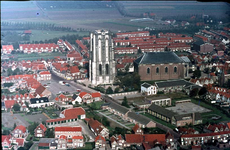 DIA-0003 Zierikzee. Sint Lievens Monstertoren en Nieuwe kerk, gezien vanuit het zuiden.