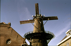 DIA-0069 Zierikzee. Lange Nobelstraat. Molen 'De Hoop'.