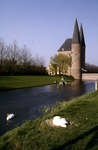 DIA-0088 Zierikzee. Nobelpoort, gezien vanaf de Grachtweg.