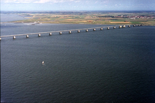 DIA-0133 Zierikzee. Zeelandbrug, met op de achtergrond Zierikzee.