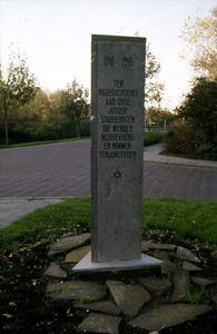 DIA-0148 Zierikzee. Grachtweg. Monument voor de joodse slachtoffers van de tweede wereldoorlog.