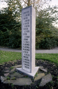 DIA-0153 Zierikzee. Grachtweg. Monument voor de joodse slachtoffers van de tweede wereldoorlog.