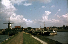 DIA-0260 Zierikzee. Havendijk, Bolwerk en 't Luitje met jachthaven en molen Den Haas .