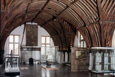 DIA-0520 Zierikzee. Meelstraat. Stadhuis, schutterszaal.