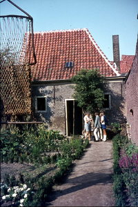 DIA-0677 Zierikzee. Gravensteen Tuin Maritiem museum.