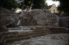 DIA-0697 Zierikzee. Kerkplein. Archeologische opgravingen naar de Sint Lievens Monsterkerk.