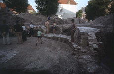 DIA-0702 Zierikzee. Kerkplein. Archeologische opgravingen naar de Sint Lievens Monsterkerk.