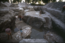 DIA-0706 Zierikzee. Kerkplein. Archeologische opgravingen naar de Sint Lievens Monsterkerk.