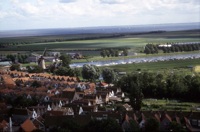 DIA-0873 Zierikzee. Panoramafoto, gemaakt vanaf de Sint Lievens Monstertoren, in zuidoostelijke richting. Voor op de ...