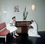 DIA-10011 Zierikzee. Emil Sandströmweg. Zusterhuis Zweedse Rode Kruis Ziekenhuis: interieur huiskamer.