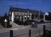 DIA-10922 Sirjansland Lageweg Lagere school met meesterhuis.