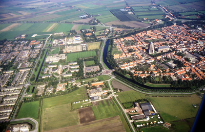 DIA-12171 Zierikzee. Het westelijk stadsdeel; links het oostelijk deel van Poortambacht.