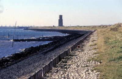 DIA-12433 Koudekerke. Zeedijk met Plompe toren.