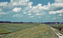 DIA-12627 Zierikzee. Oprit naar zwembad Het Stelletje in het Gouweveer.