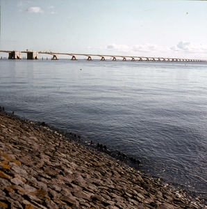 DIA-2419 Zierikzee. Zeelandbrug in aanbouw.