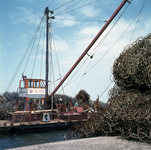 DIA-2975 Ouwerkerk. Watersnoodramp 1953. Torpedonetten, gebruikt als hulpmiddel bij de bestrijding van lekkage en ...