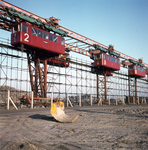 DIA-3044 Oude Tonge. Grevelingendam. Kabelbaan met gondels, ten behoeve van de aanleg van de Grevelingendam.