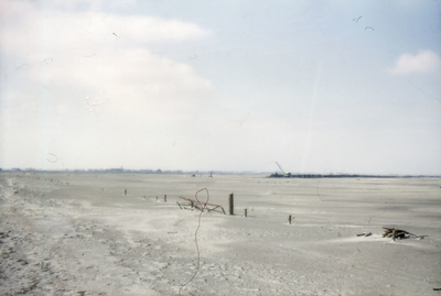 DIA-9573 Omgeving Serooskerke. Zandvlakte; in de verte Noordwelle.