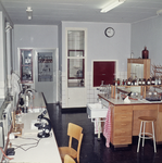 DIA-9990 Zierikzee. Emil Sandströmweg. Zweedse Rode Kruis Ziekenhuis: interieur laboratorium.