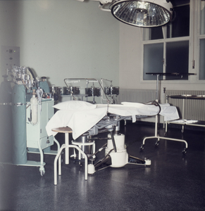 DIA-9995 Zierikzee. Emil Sandströmweg. Zweedse Rode Kruis Ziekenhuis: interieur operatiekamer.
