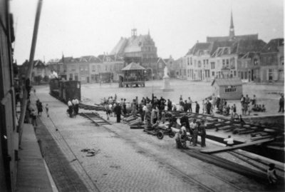 DIV-0213B Brouwershaven. Haven. Afvoer van tramlocomotieven, in opdracht van de Duitse bezetter.