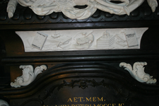 DRS-0312 Dreischor. Detail van het grafmonument voor mr. Pieter Mogge (1698-1756), onder meer afgevaardigde namens ...