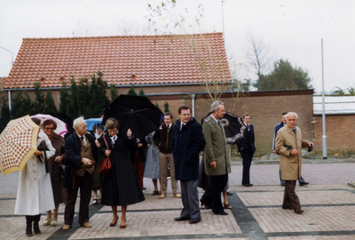 ELM-0009 Ellemeet. Opening dorpshuis door oud-wethouder C.J. van Burg.
