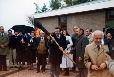 ELM-0010 Ellemeet. Opening dorpshuis door oud-wethouder C.J. van Burg.