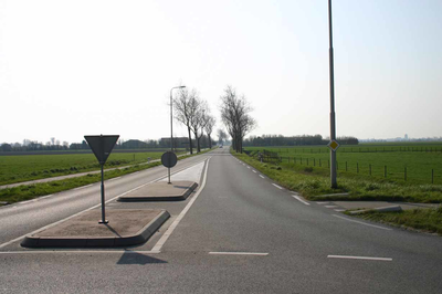 IMG-0494 Kerkwerve. Rotonde Weelweg / Heuvelsweg (N 655)/ Kakkersweelweg. Heuvelsweg richting Zierikzee.