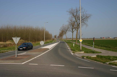 IMG-0496 Kerkwerve. Rotonde Weelweg / Heuvelsweg (N 655)/ Kakkersweelweg. Heuvelsweg richting Delingsdijk.