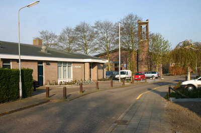 IMG-0558 Kerkwerve. Beatrixstraat. Dorpshuis 't Zuudende; op de achtergrond de Chr. Geref. kerk.