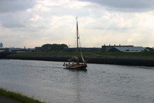 IMG-1606 Zierikzee. Havenkanaal, gezien vanaf de Westhavendijk.