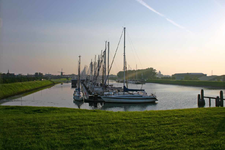 IMG-1680 Zierikzee. Havenkanaal, gezien vanaf de Westhavendijk.