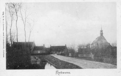 KWV-0007 Kerkwerve. Oudeweg met zicht op de Nederlands Hervormde kerk.